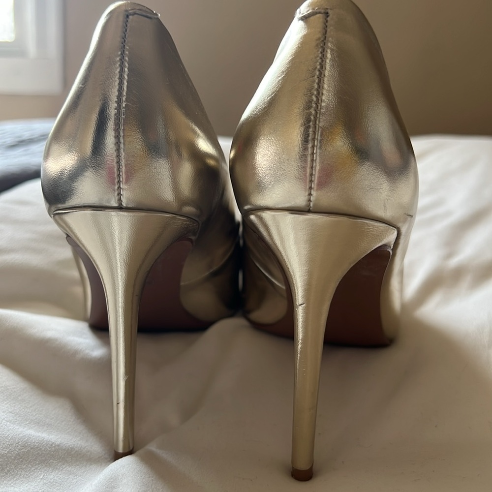 Gold heels - Picture 2 of 13